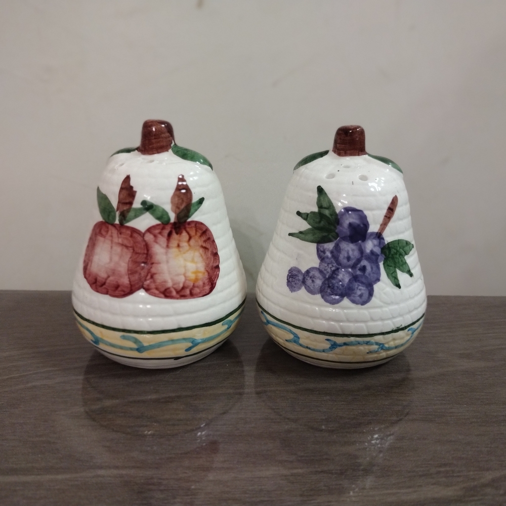Vintage Fruit-Themed Ceramic Pear Shakers Salt and Pepper